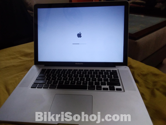 15'' inch Apple Macbook Pro i7 Laptop 8GB Ram 500GB Storage